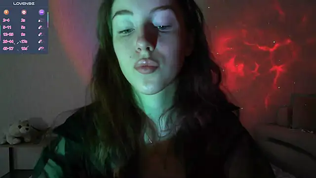 Snapshot of eskatmi chatting on 10/22/25, 12:44 eskatmi online show from 10/22/25, 12:44