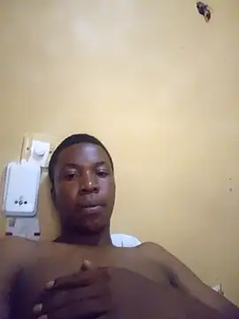 Snapshot of sweetdickboy2 chatting on 11/18/25, 09:03 sweetdickboy2 online show from 11/18/25, 09:03