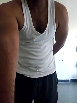 Snapshot of rainzey chatting on 10/07/25, 02:42 rainzey online show from 10/07/25, 02:42