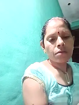 Snapshot of Suhana_pandit chatting on 09/18/25, 10:34 Suhana pandit online show from 09/18/25, 10:34