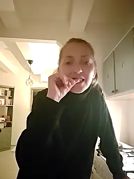 DaisyDea online show from 11/16/25, 07:08