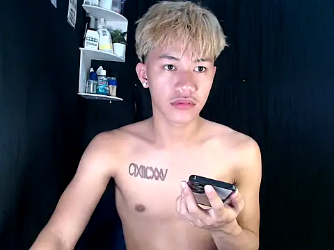 naughtyboyloy 0 online show from 12/01/25, 02:38