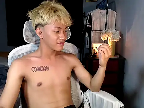 naughtyboyloy 0 online show from 12/17/25, 07:53