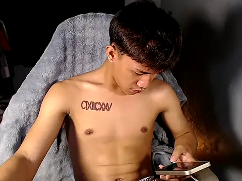 naughtyboyloy 0 online show from 04/08/26, 05:24