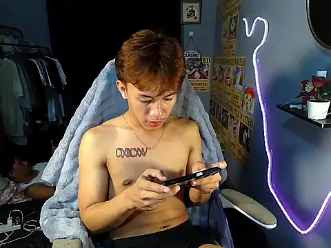 Snapshot of naughtyboyloy_0 chatting on 06/26/26, 05:17 naughtyboyloy 0 online show from 06/26/26, 05:17