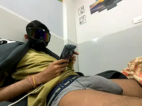 Snapshot of monster_fuck chatting on 11/11/25, 11:27 monster fuck online show from 11/11/25, 11:27