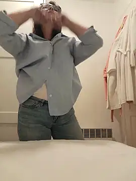 Snapshot of JIAA-WOO chatting on 10/22/25, 01:44 JIAA-WOO online show from 10/22/25, 01:44