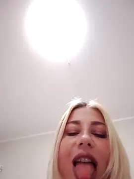 Snapshot of evakisimovareal chatting on 10/07/25, 04:04 evakisimovareal online show from 10/07/25, 04:04