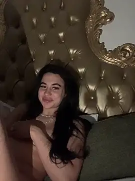 itsyourgirltee online show from 04/20/26, 03:42