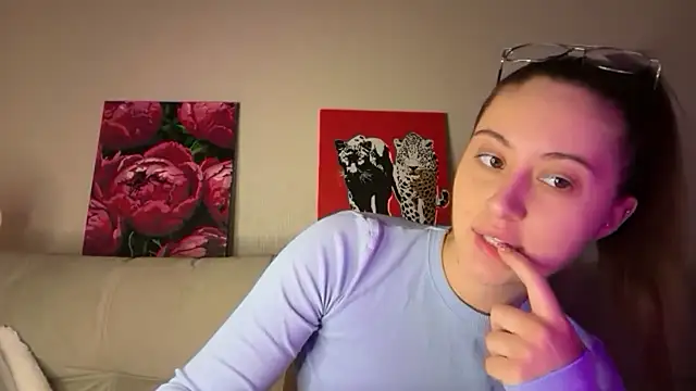 StellarAlice online show from 03/31/26, 06:19