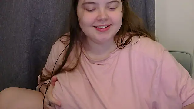 Snapshot of brattyprincessemma chatting on 04/23/26, 07:27 brattyprincessemma online show from 04/23/26, 07:27