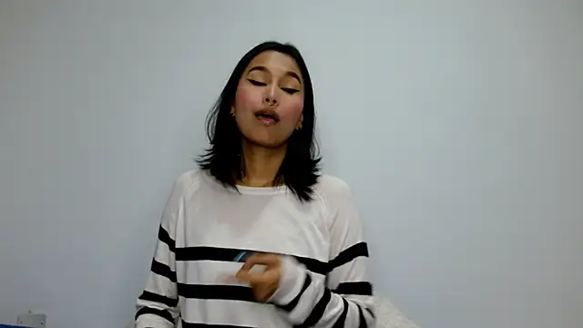 Gia Lee online show from 09/30/25, 02:27