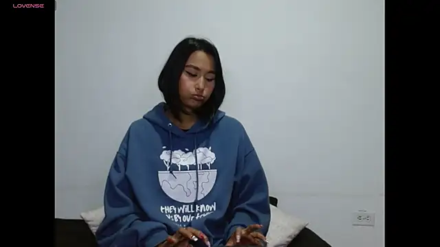 Gia Lee online show from 12/18/25, 04:07