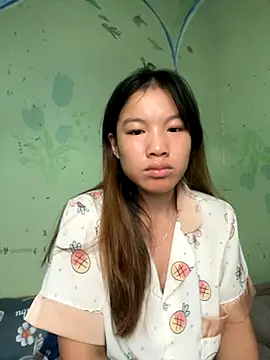 Snapshot of QueenLink chatting on 10/10/25, 11:59 QueenLink online show from 10/10/25, 11:59