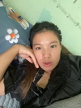 Snapshot of QueenLink chatting on 10/13/25, 04:45 QueenLink online show from 10/13/25, 04:45