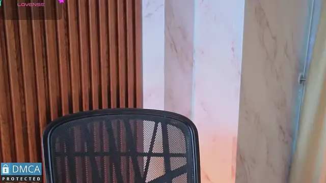 nena cupcake  online show from 04/18/26, 11:14