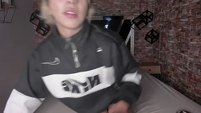 OliIverr22 online show from 09/10/25, 01:44