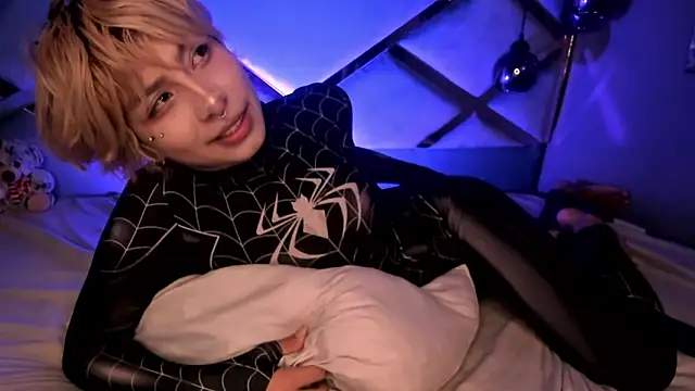 OliIverr22 online show from 12/21/25, 01:24