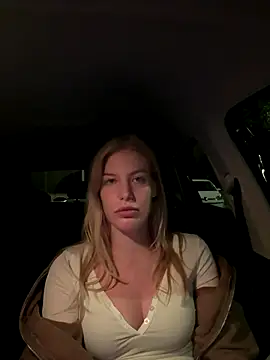 Snapshot of Chloemillerrxx chatting on 09/29/25, 06:13 Chloemillerrxx online show from 09/29/25, 06:13