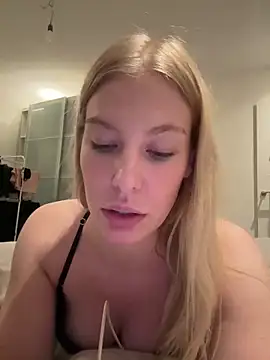 Snapshot of Chloemillerrxx chatting on 11/11/25, 09:37 Chloemillerrxx online show from 11/11/25, 09:37