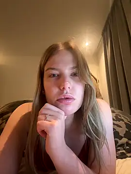 Chloemillerrxx online show from 12/14/25, 09:19