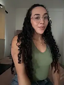 Snapshot of alehia_cute chatting on 05/15/26, 08:05 alehia cute online show from 05/15/26, 08:05
