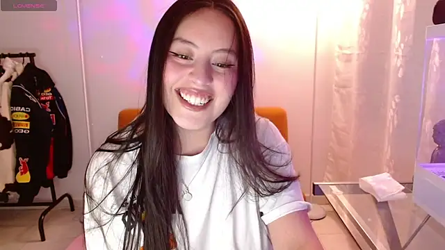 Snapshot of madissooon__ chatting on 07/04/26, 03:02 madissooon online show from 07/04/26, 03:02