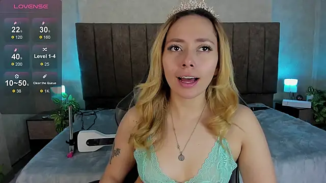 LanaMills  online show from 12/20/25, 05:14