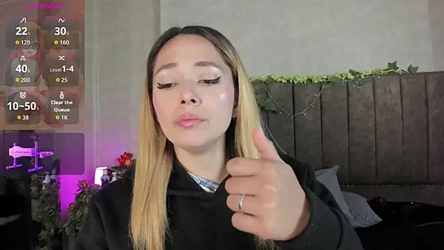 LanaMills  online show from 04/17/26, 05:32