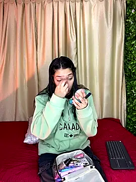 stepha   online show from 09/11/25, 11:32