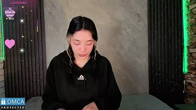 stepha   online show from 12/15/25, 12:09