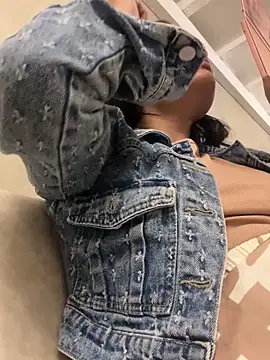 Snapshot of HannahMontgomery chatting on 02/01/26, 12:37 HannahMontgomery online show from 02/01/26, 12:37