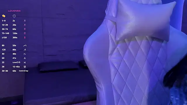 Snapshot of HannahMontgomery chatting on 02/17/26, 04:02 HannahMontgomery online show from 02/17/26, 04:02