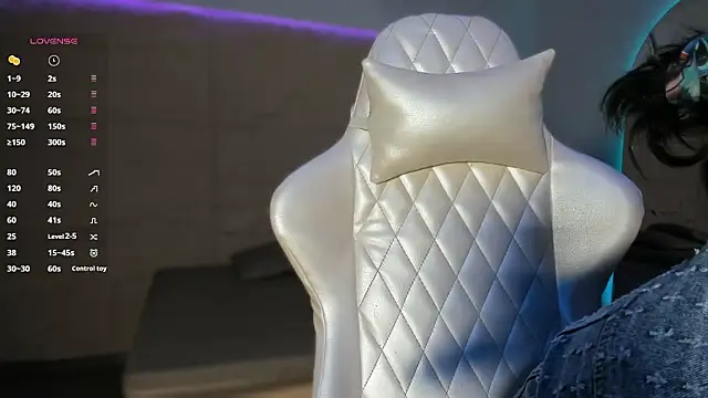 Snapshot of HannahMontgomery chatting on 02/21/26, 04:30 HannahMontgomery online show from 02/21/26, 04:30