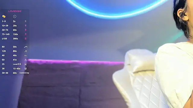 Snapshot of HannahMontgomery chatting on 02/24/26, 04:16 HannahMontgomery online show from 02/24/26, 04:16