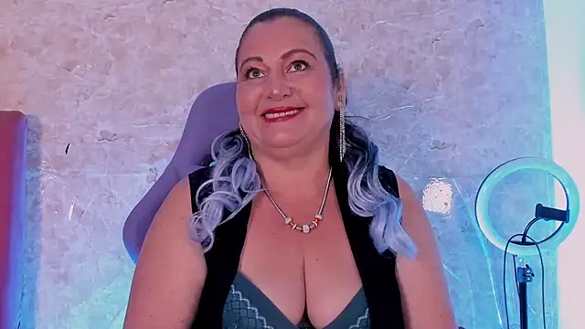 PalomaLombardi online show from 11/11/25, 08:09