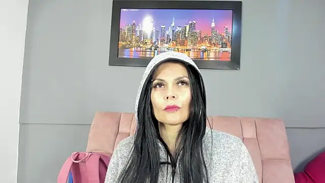 Snapshot of CharlotteCottin chatting on 05/13/26, 11:07 CharlotteCottin online show from 05/13/26, 11:07