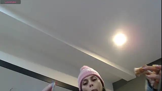 Snapshot of CharlotteCottin chatting on 06/04/26, 11:16 CharlotteCottin online show from 06/04/26, 11:16