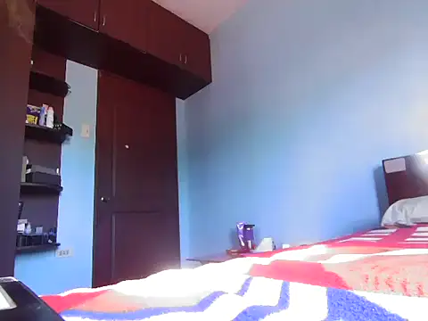 Yummiiieee28 online show from 10/03/25, 07:16