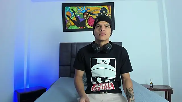 wyatt 3 online show from 11/17/25, 12:33