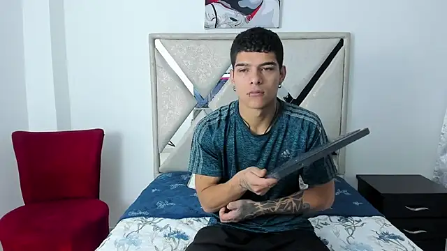 wyatt 3 online show from 12/15/25, 01:37