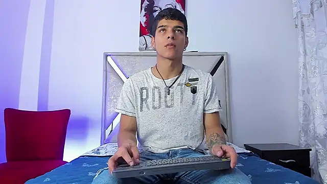 wyatt 3 online show from 12/20/25, 03:02