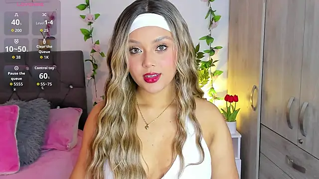 isajonnes18 online show from 10/18/25, 10:54