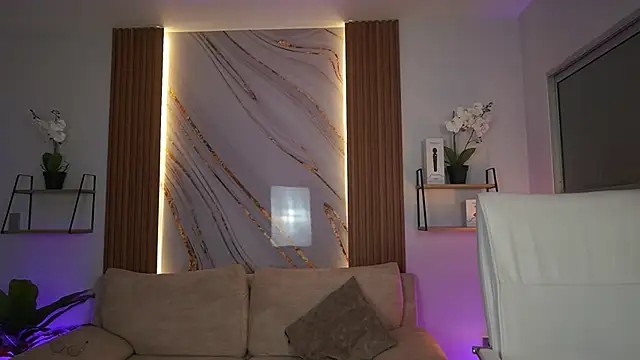 MilaCrave online show from 12/16/25, 11:37