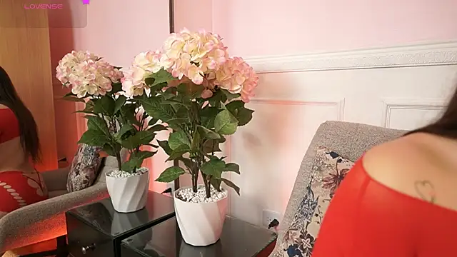 MilaCrave online show from 02/10/26, 11:47