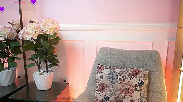 MilaCrave online show from 04/02/26, 11:41