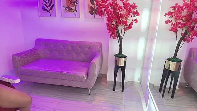 Anie johnson online show from 04/24/26, 06:54