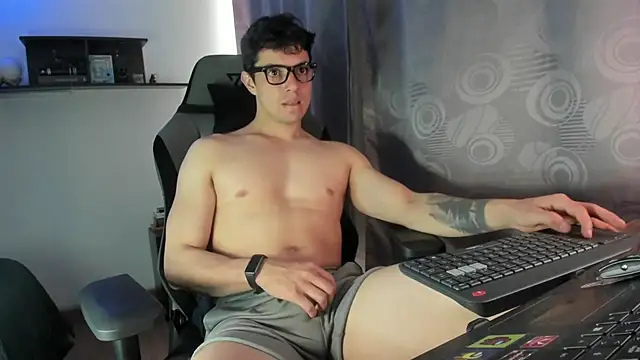 yourfavoriteboy   online show from 09/21/25, 04:41