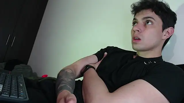 yourfavoriteboy   online show from 12/05/25, 12:19