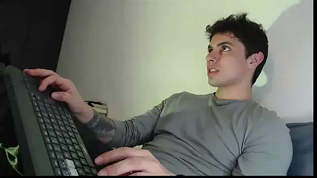 yourfavoriteboy   online show from 01/08/26, 04:04